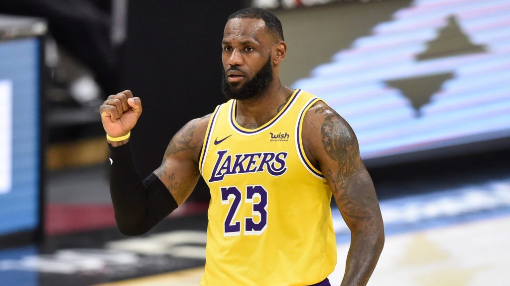 Lakers Lebron James Thick As Hell Photo Sends Nba Community Into