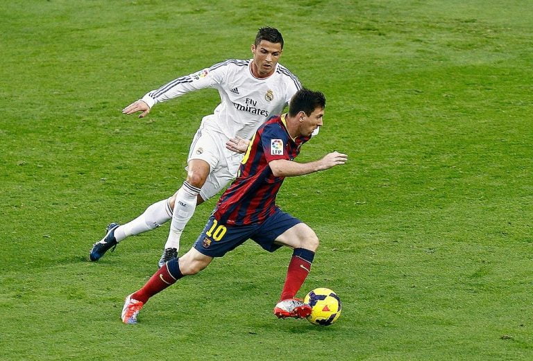 10 Reasons Why Lionel Messi Is Better Than Cristiano Ronaldo - Sportszion