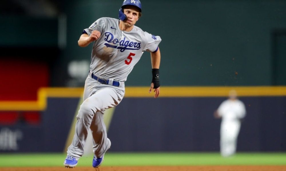 Corey Seager is powering up for his first Gold Glove Sportszion