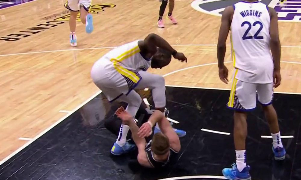 "Draymond Acting Like He Got His Foot Caught In A Bear Trap": Fan ...