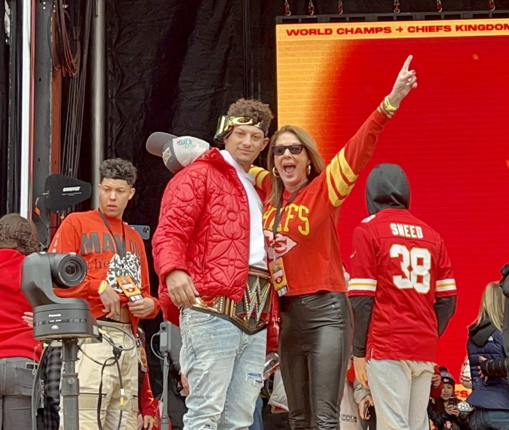 Chiefs QB Patrick Mahomes Mother Randi Starts Scholarship Fund In ...