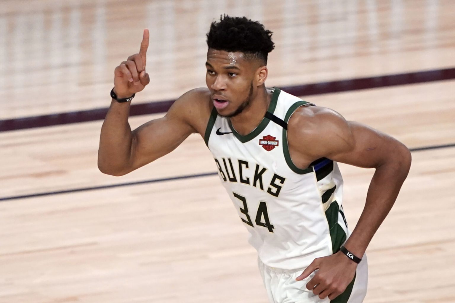 Watch: Giannis Antetokounmpo's Heartwarming Gesture To Bucks Fan Proves ...