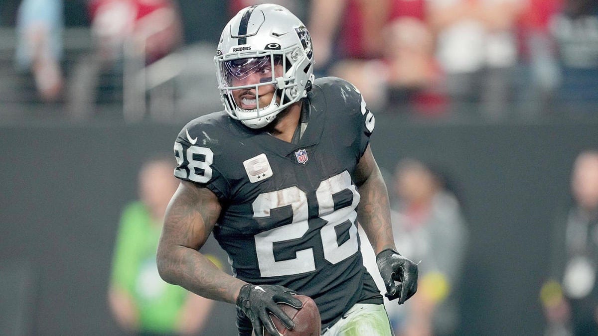 Raiders RB Josh Jacobs agrees to deal, will end holdout