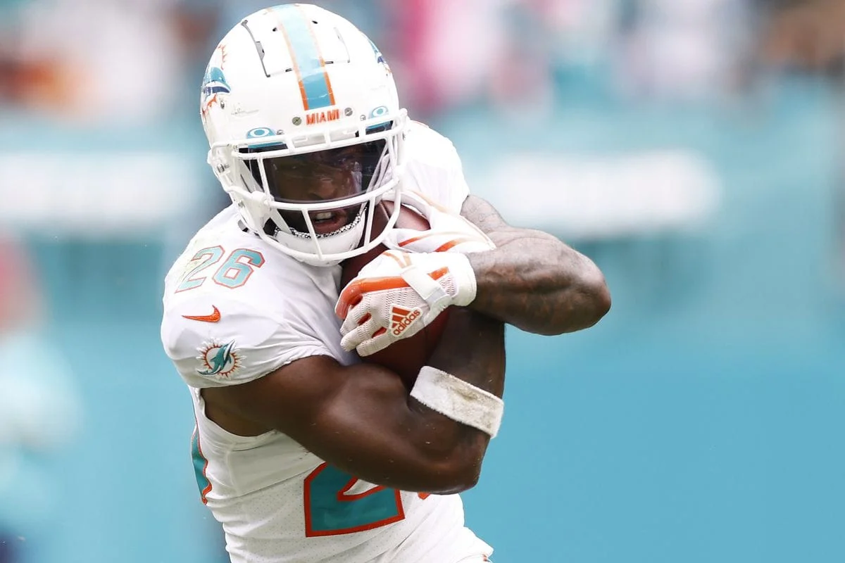 Dolphins' Salvon Ahmed reportedly promised 100-yard day for hospitalized  grandmother, then delivered