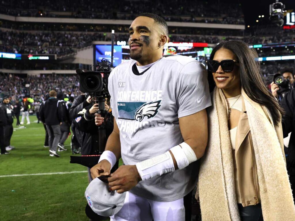 NFL Fans Go Wild As Eagles QB Jalen Hurts' Girlfriend Bry Burrows Makes ...