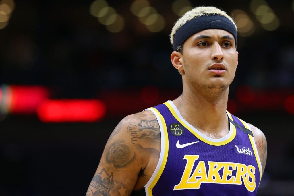 Wizards star and former Lakers player faces criticism from online NBA community.