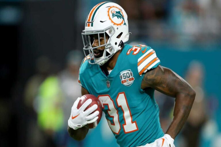 Dolphins Extend Pro-Bowl RB Raheem Mostert Contract With New Two-year ...